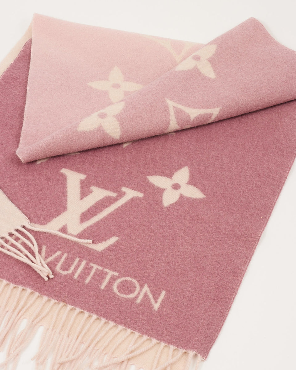 Louis Vuitton - Authenticated Reykjavik Scarf - Cashmere Pink for Women, Very Good Condition