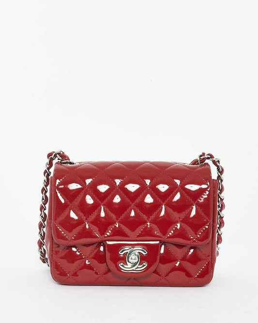 Mini sac à rabat carré en cuir matelassé verni rouge Chanel