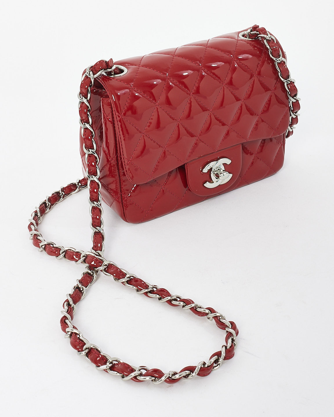 Mini sac à rabat carré en cuir matelassé verni rouge Chanel