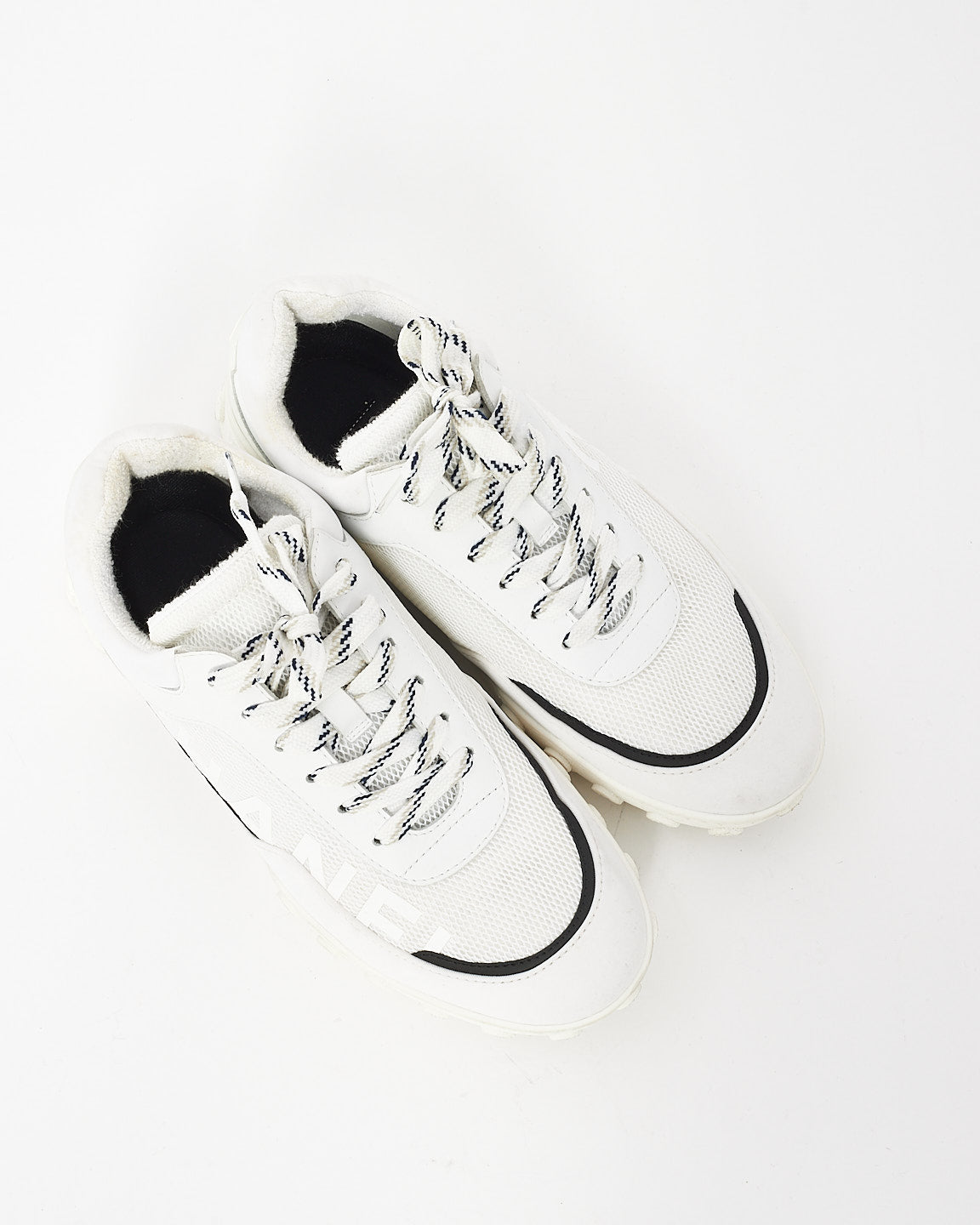 Chanel White/Black Fabric and Leather Low Top Sneakers - 39