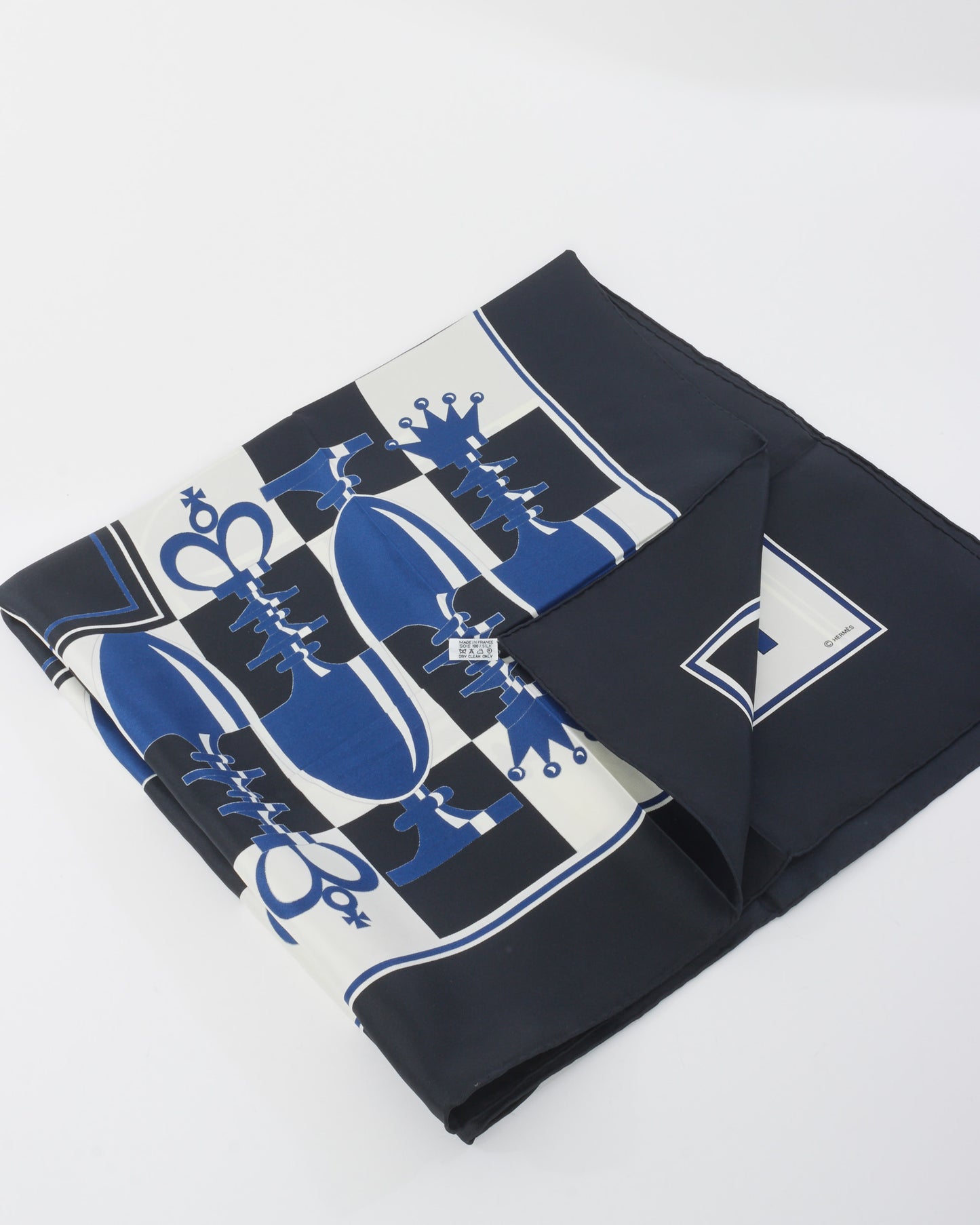 Hermès Foulard En Soie Échiquier Bleu Et Noir En Soie