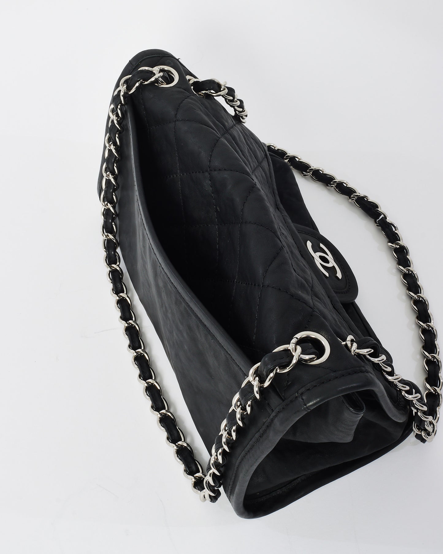 Sac à rabat à double poche en cuir de veau noir Chanel SHW