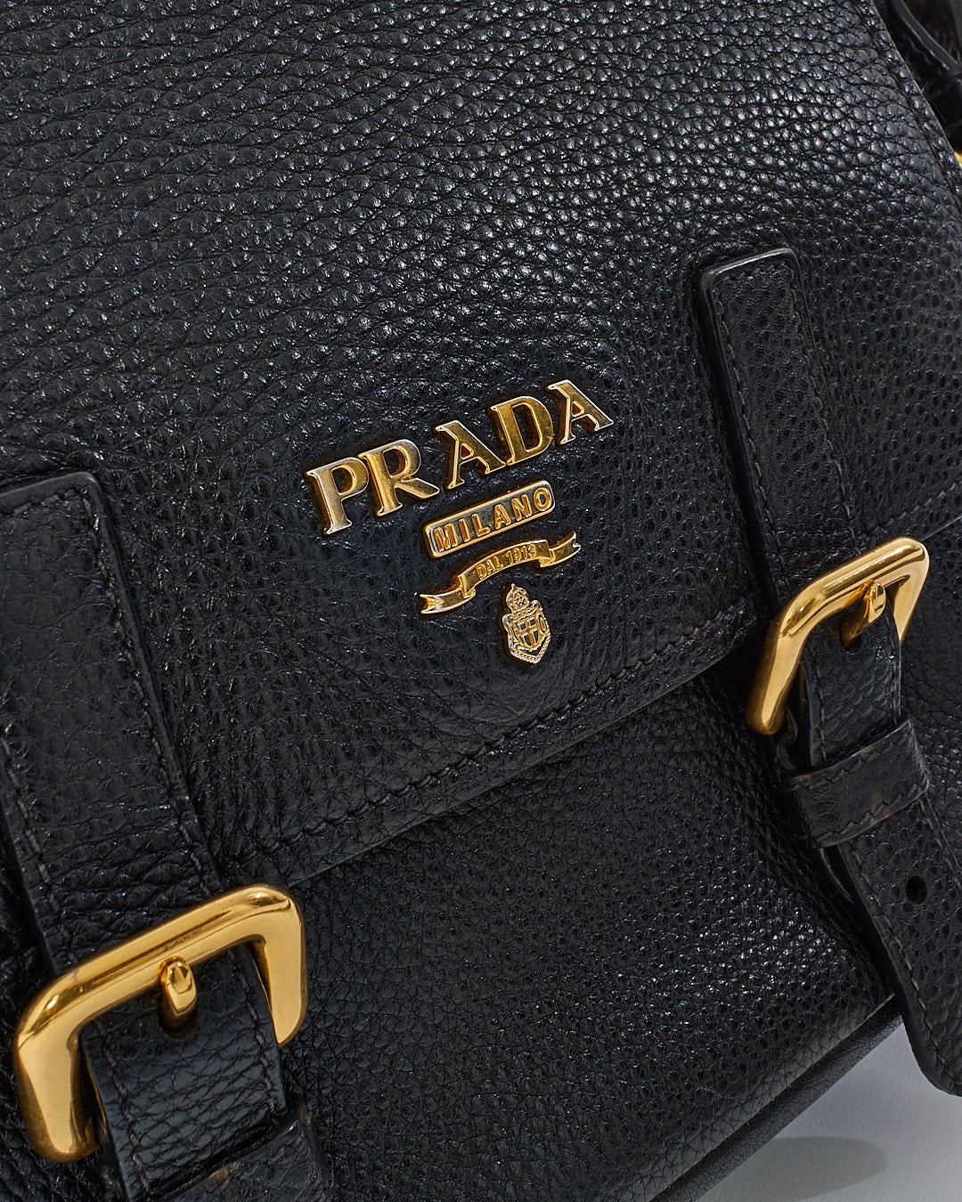 Sac messager Prada Vitello Daino en cuir grainé noir