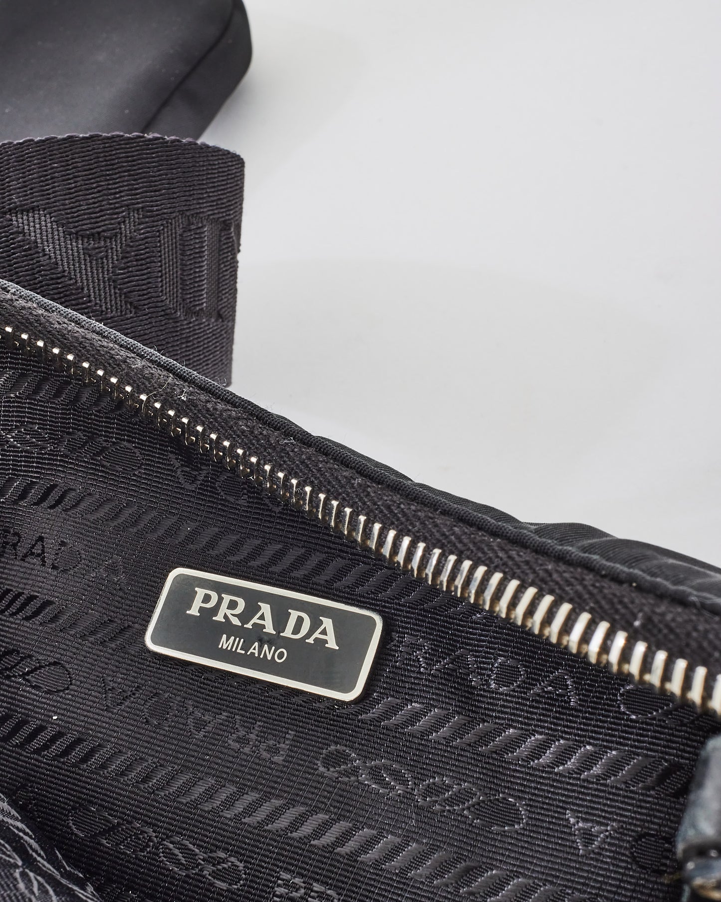 Sac Prada en nylon noir Tessuto Re Edition 2005