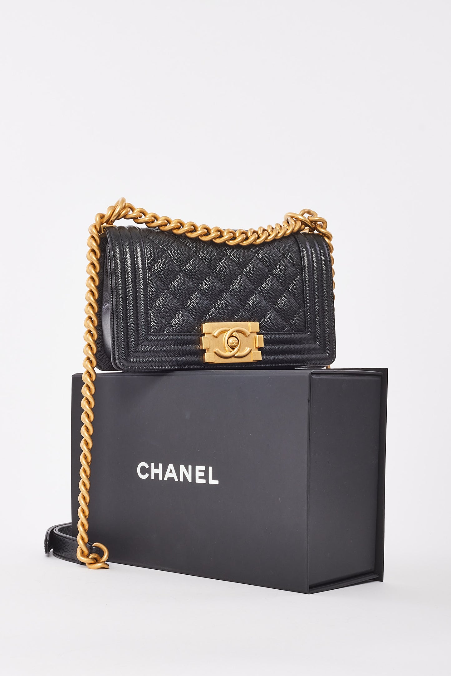 Sac petit garçon matelassé en cuir caviar noir Chanel GHW