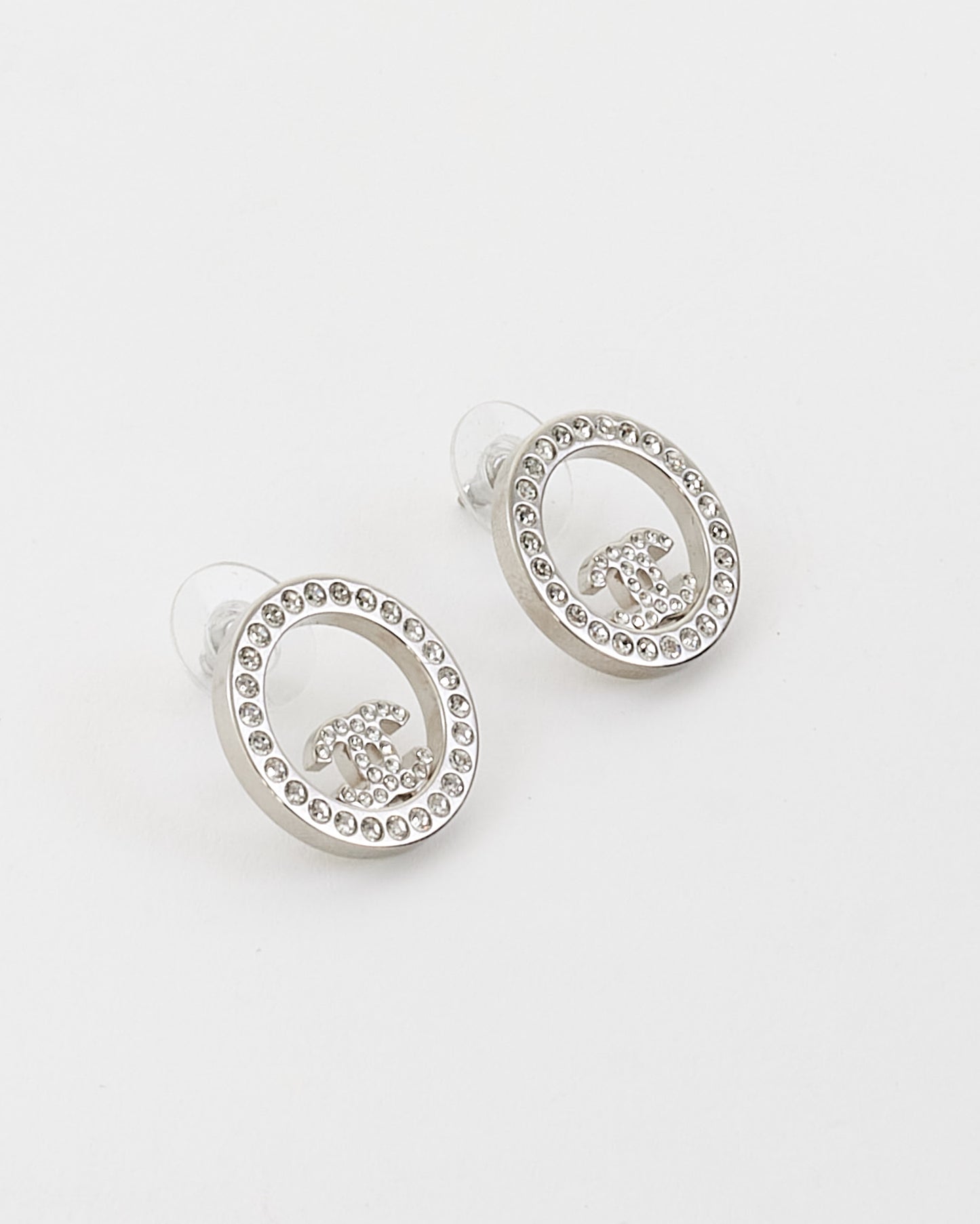 Boucles d'oreilles rondes avec logo en cristal et argent Chanel