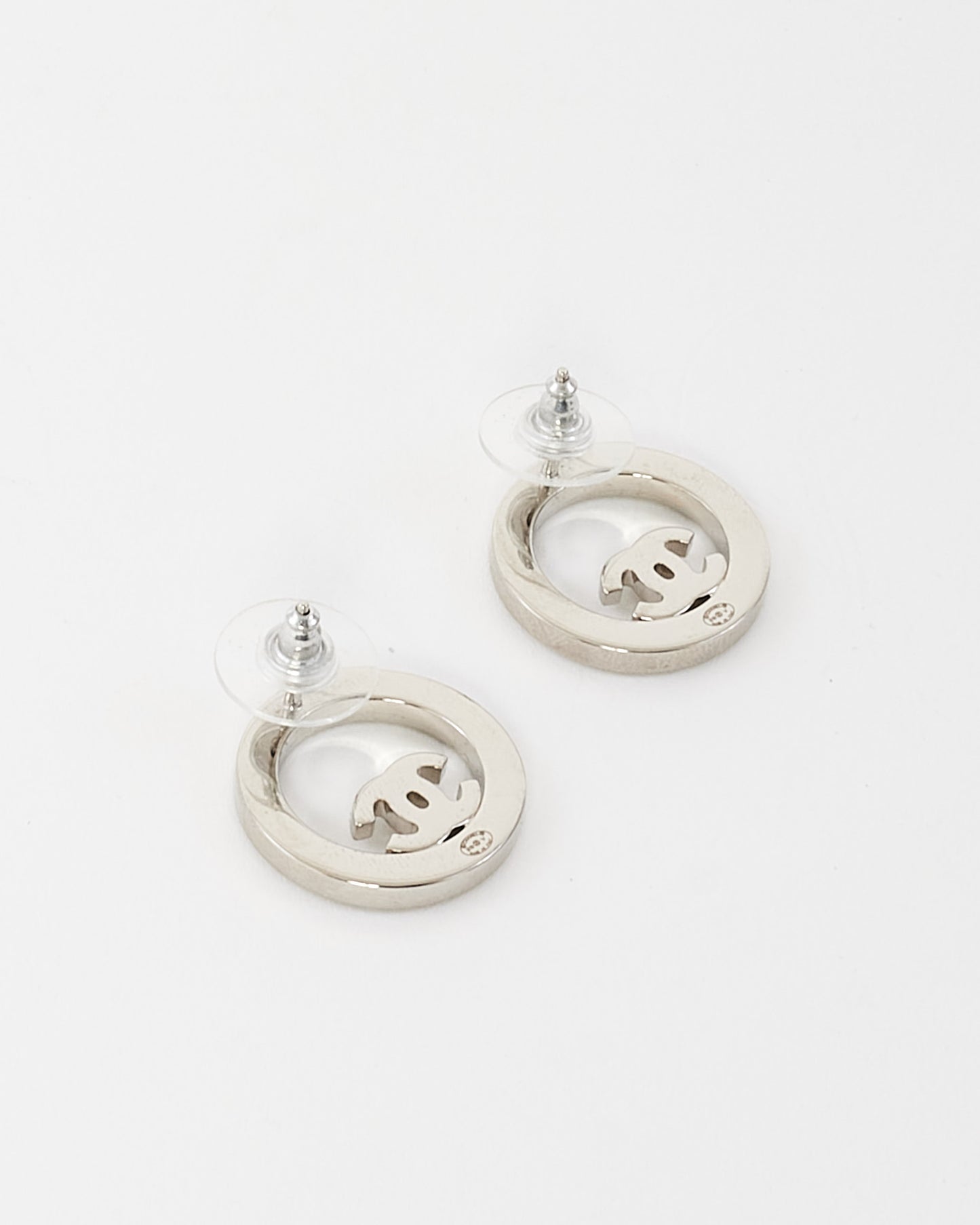 Boucles d'oreilles rondes avec logo en cristal et argent Chanel