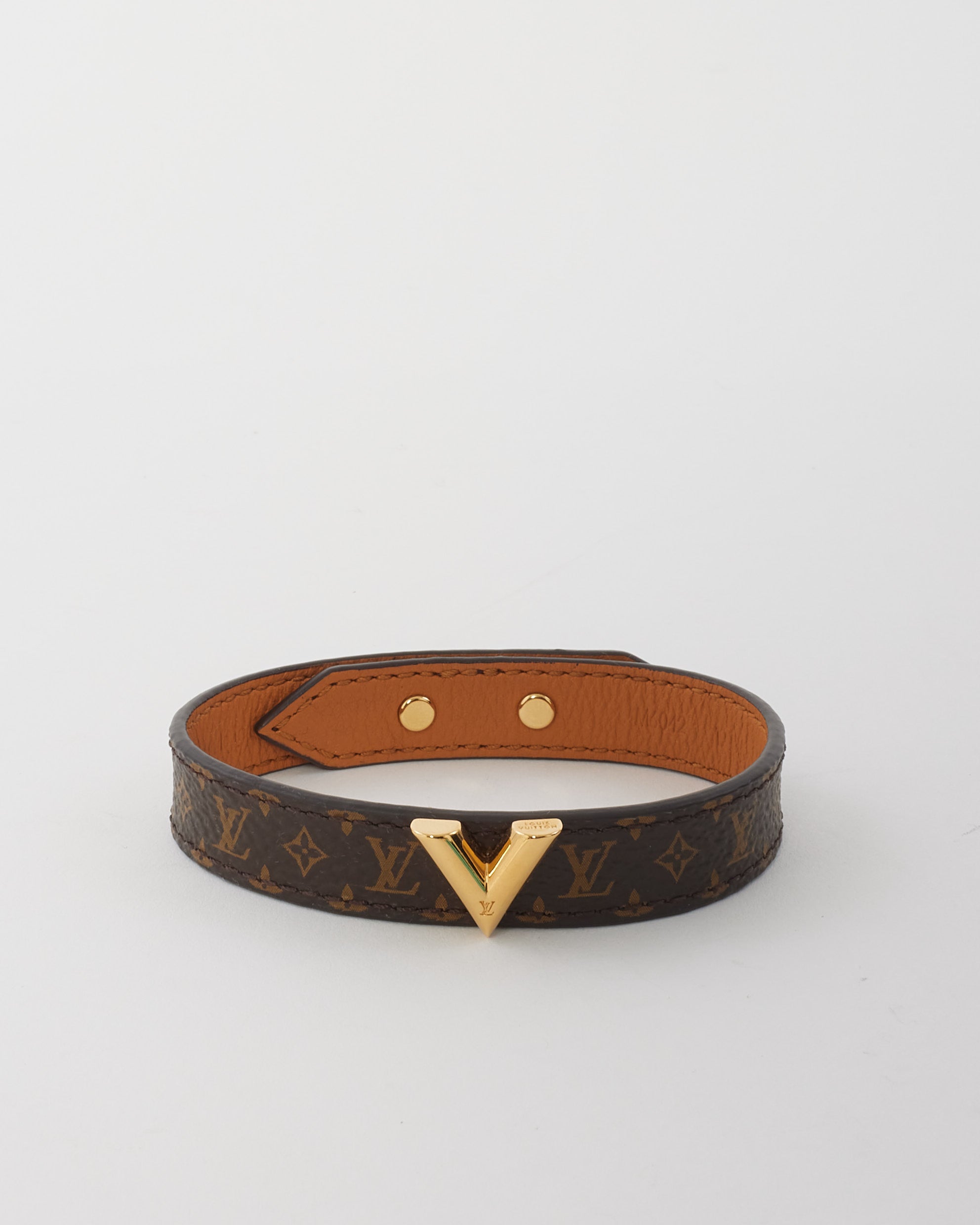 Lv essential store v bracelet