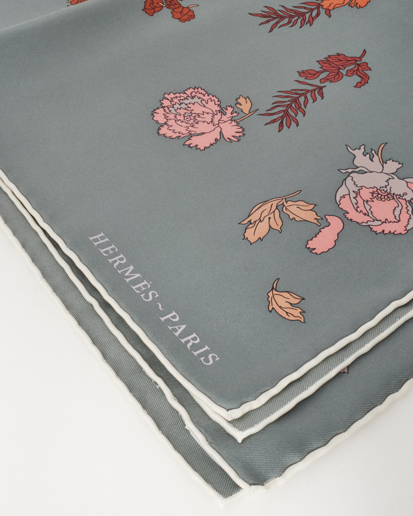 Hermès Foulard En Soie Multi "Robe Legere" Gris Et Rose