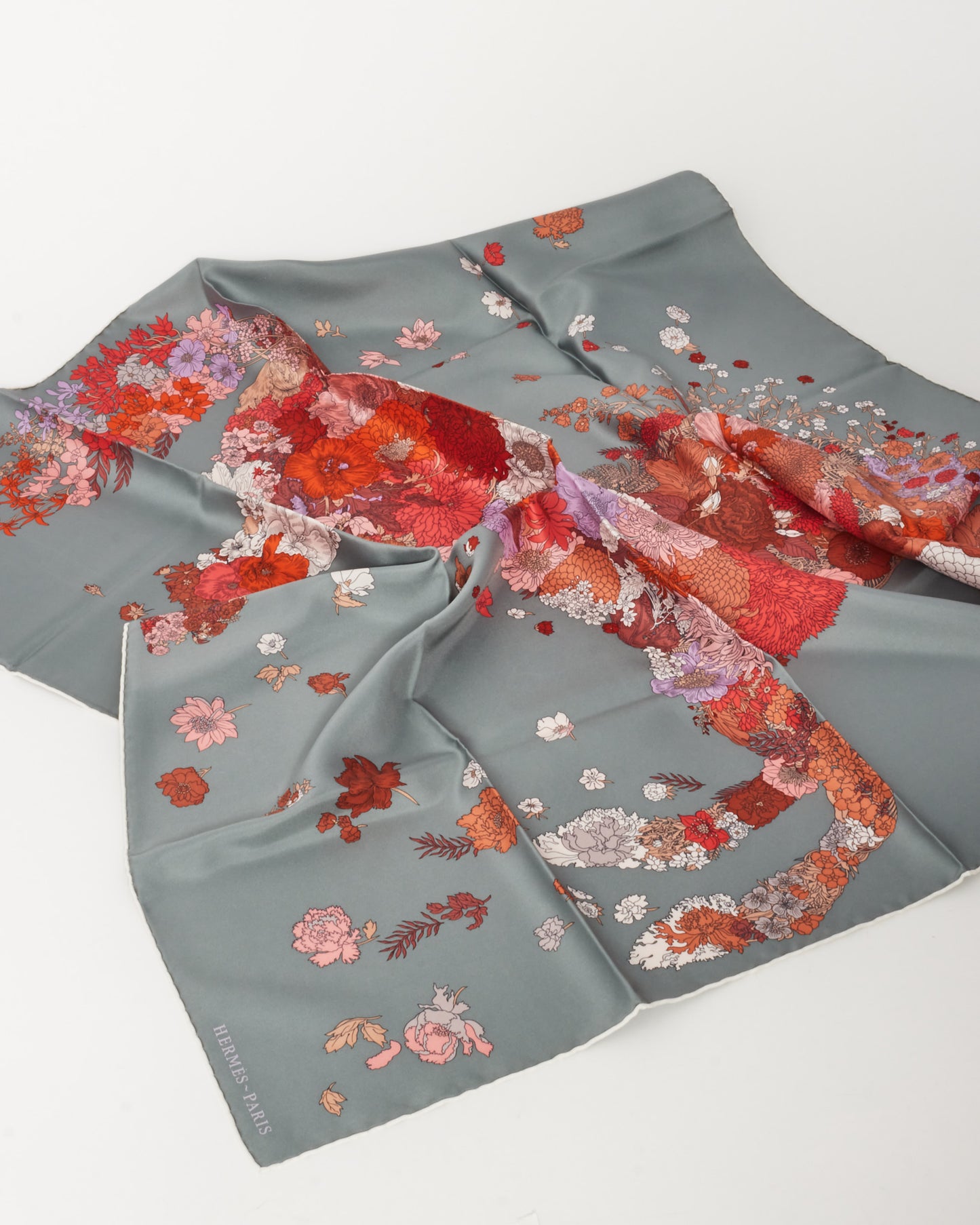 Hermès Foulard En Soie Multi "Robe Legere" Gris Et Rose