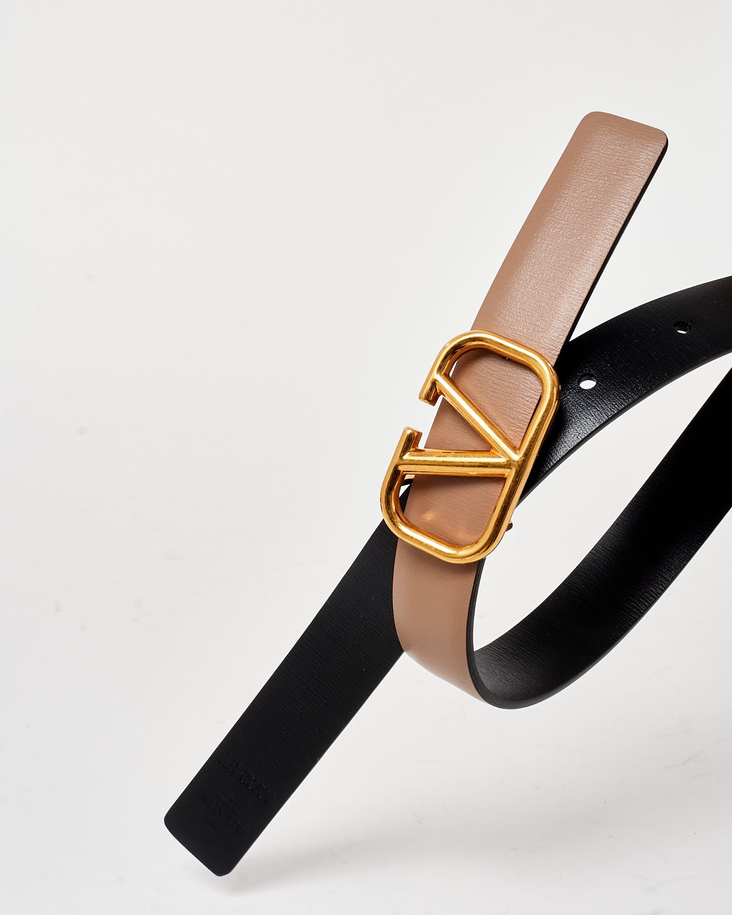 Valentino Beige & Black Leather VLogo Reversible Thin Belt - 80