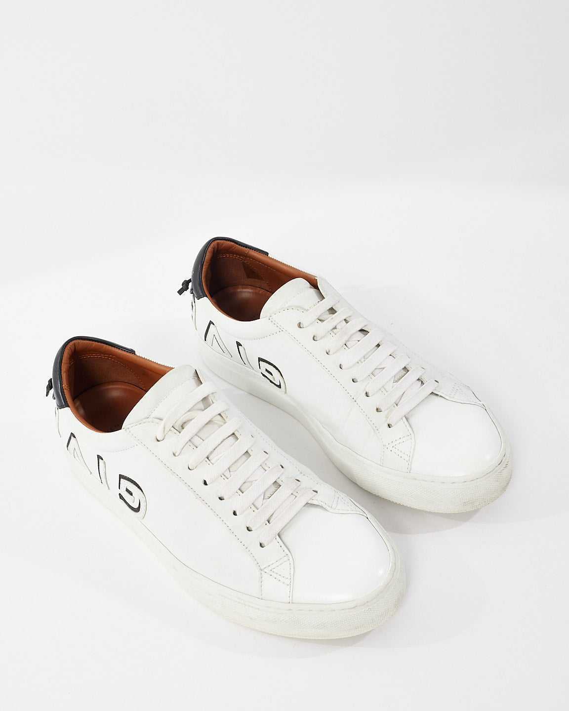 Givenchy White & Black Leather Reverse Low Top Sneakers - 41 MEN