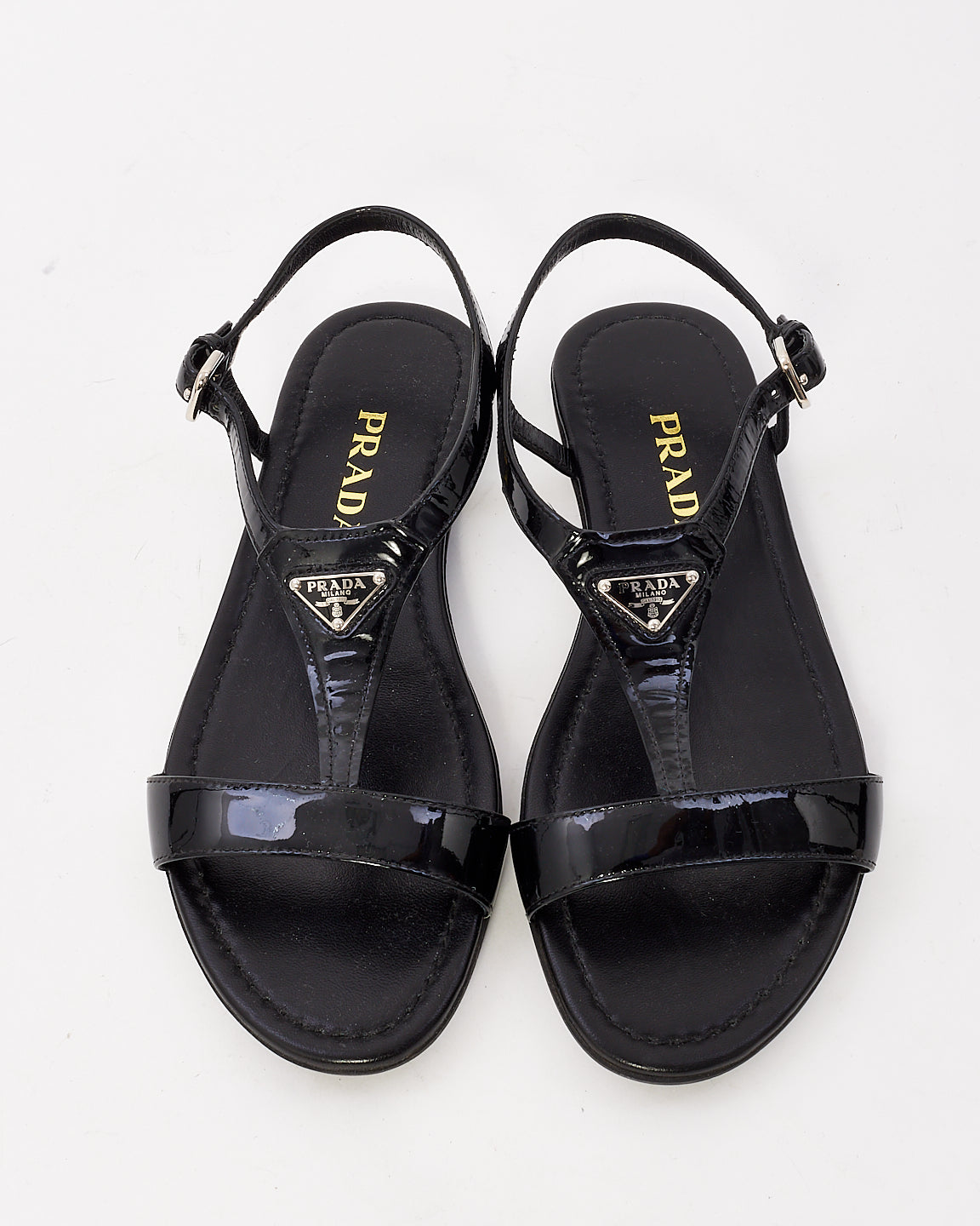 Prada Sandales plates à lanières avec logo en cuir verni noir - 36,5