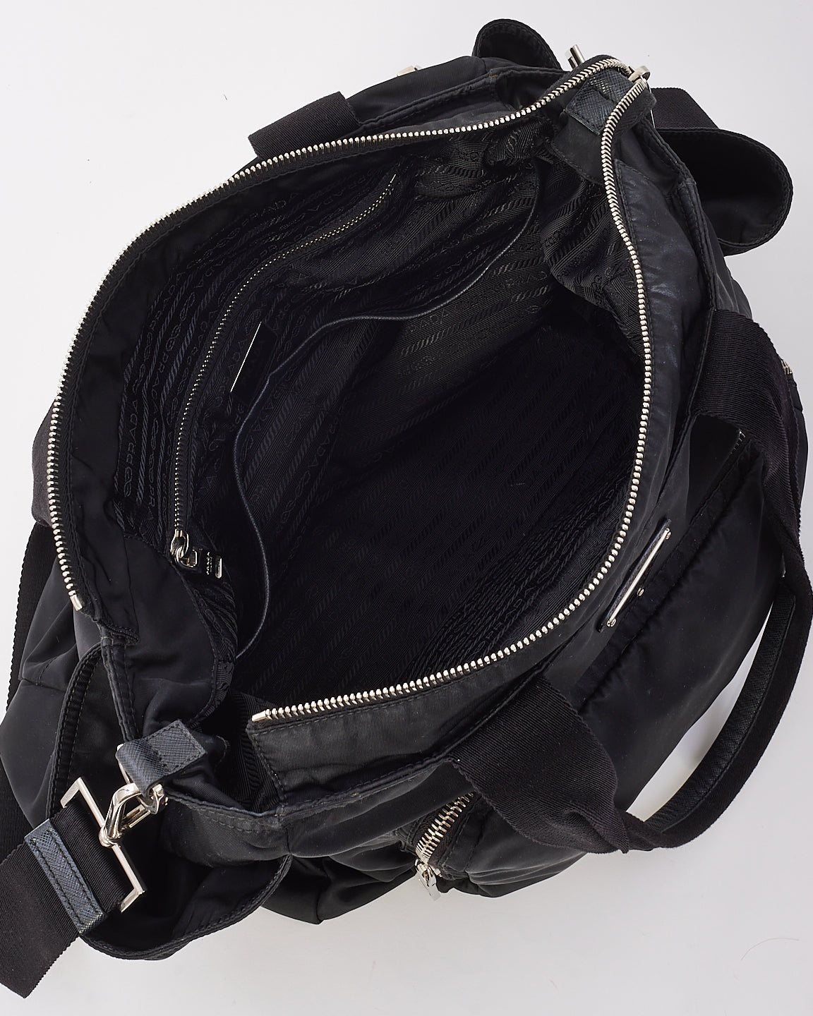 Sac à langer Tessuto bordé de nylon saffiano noir Prada avec sangle