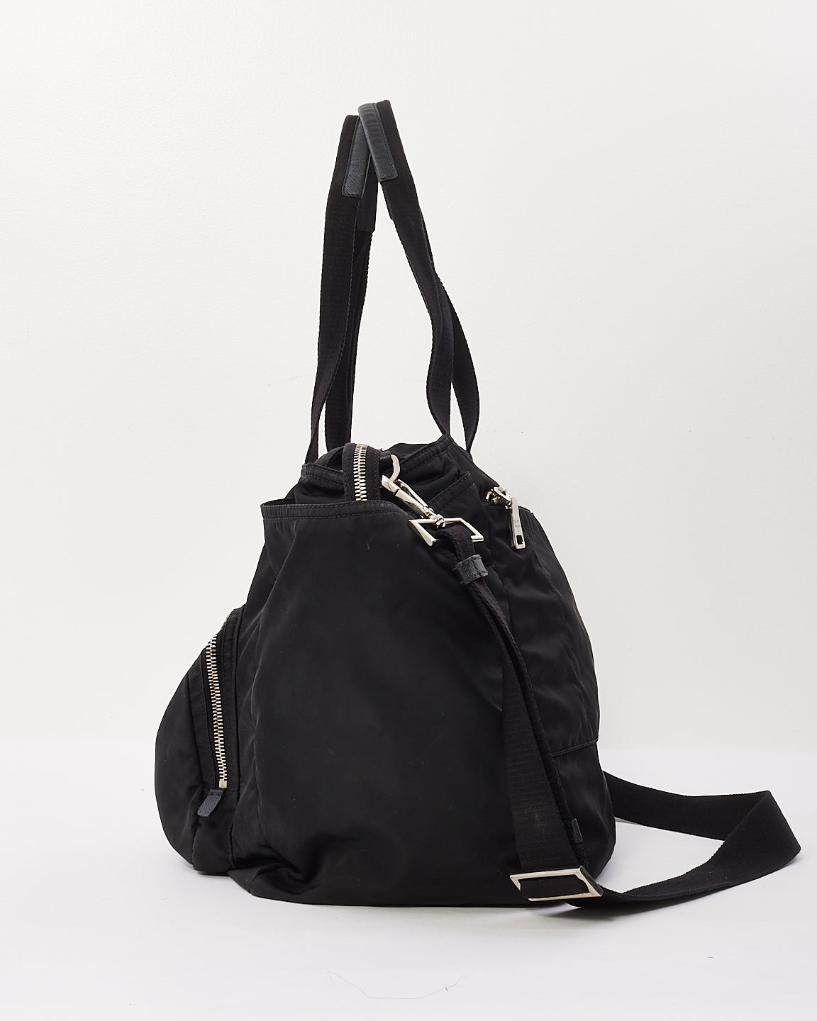 Sac à langer Tessuto bordé de nylon saffiano noir Prada avec sangle