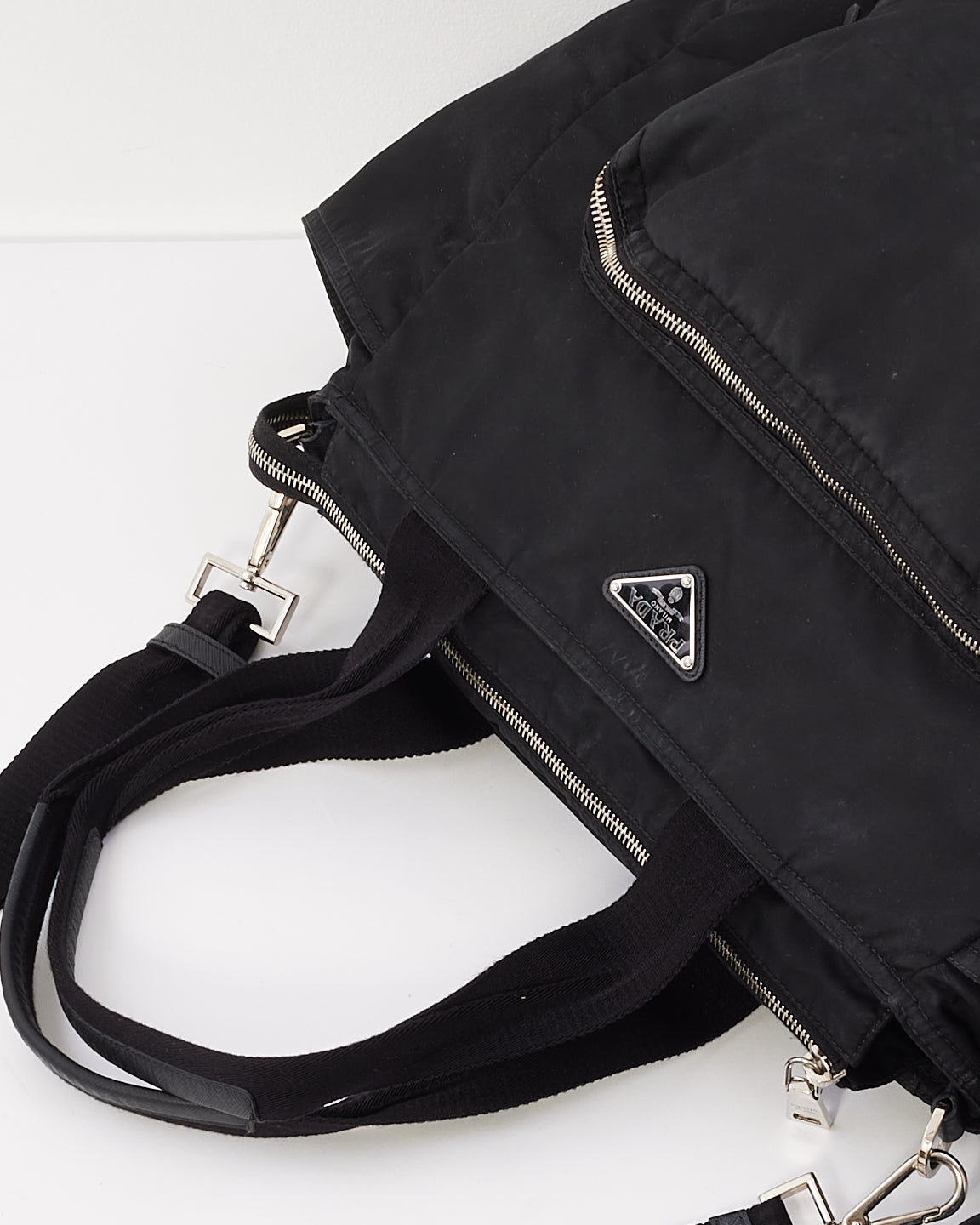 Sac à langer Tessuto bordé de nylon saffiano noir Prada avec sangle