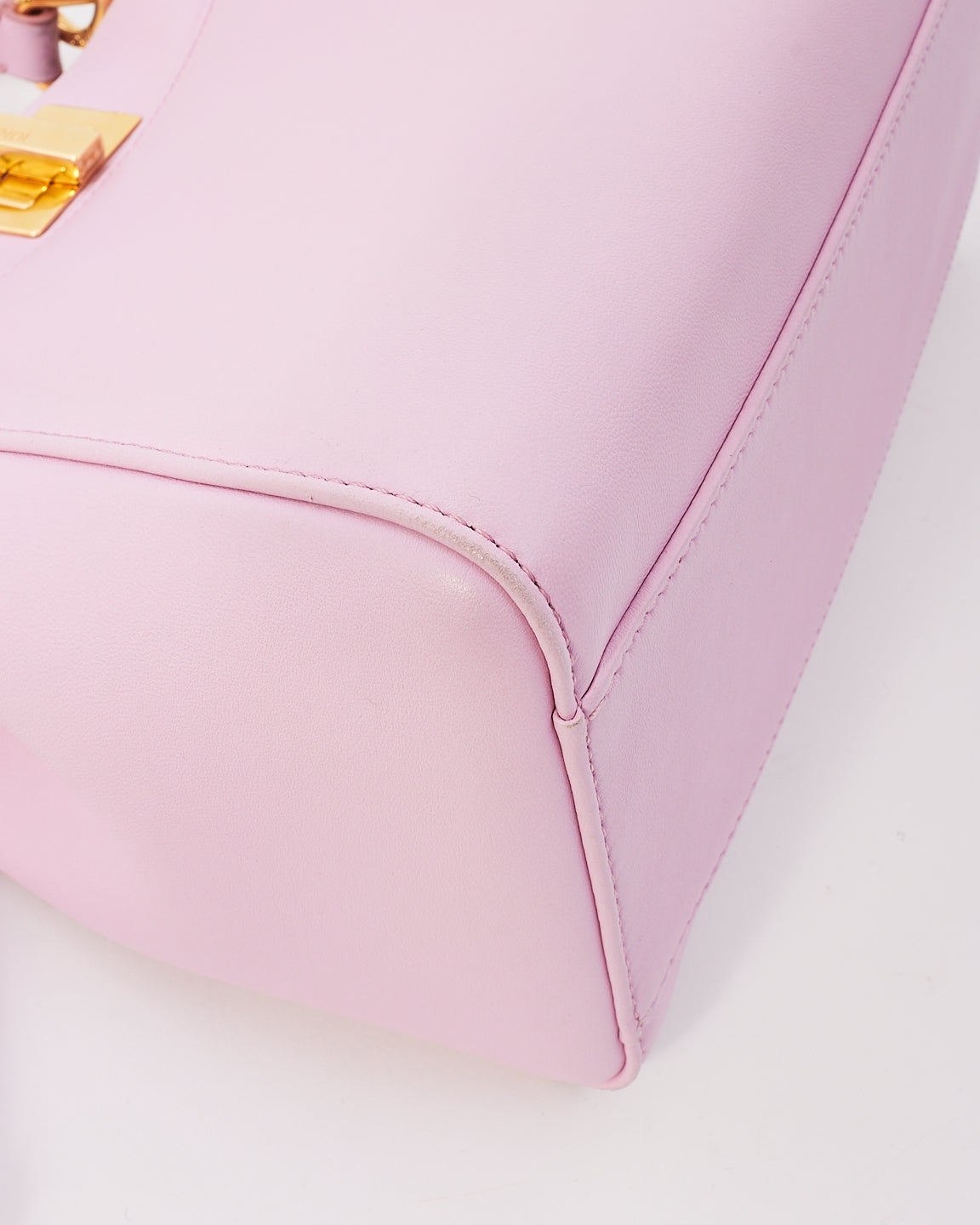 Fendi Mini sac Peekaboo en cuir rose