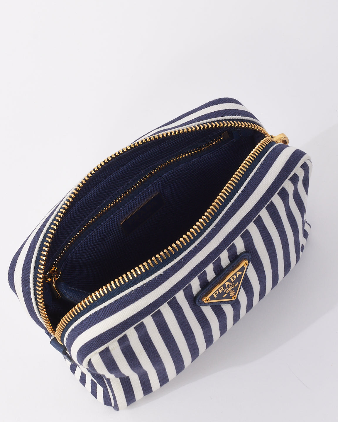 Prada Petite pochette zippée en toile bleu marine et blanche