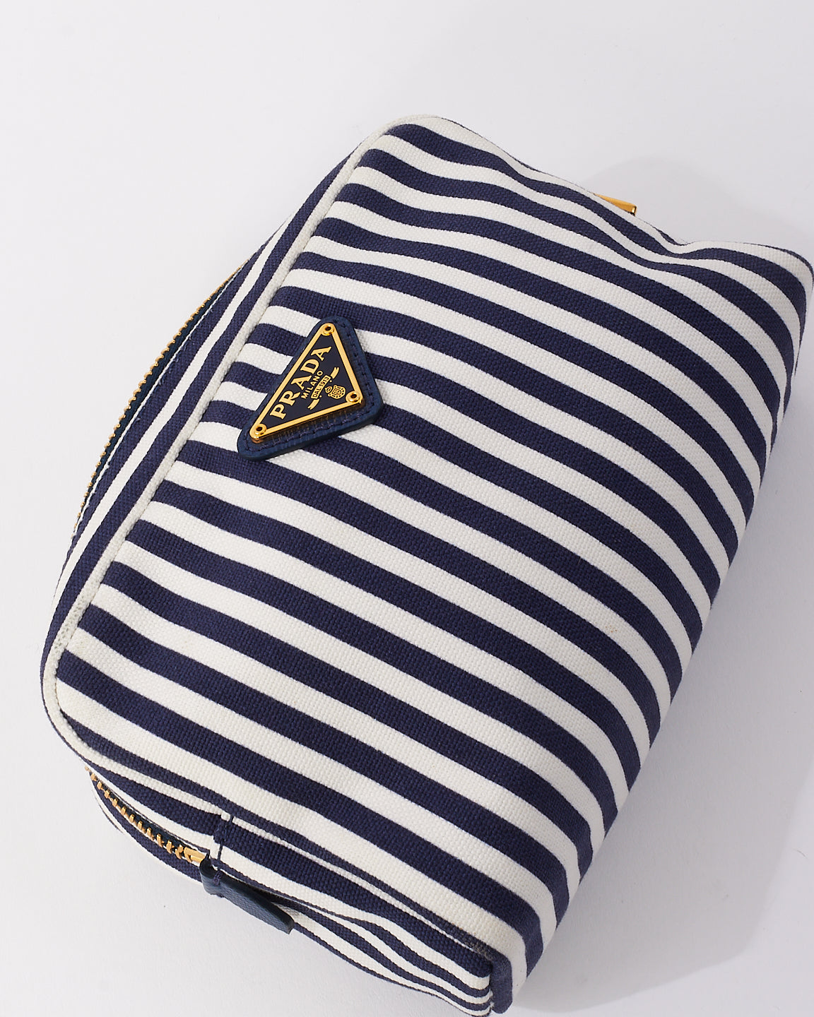 Prada Petite pochette zippée en toile bleu marine et blanche