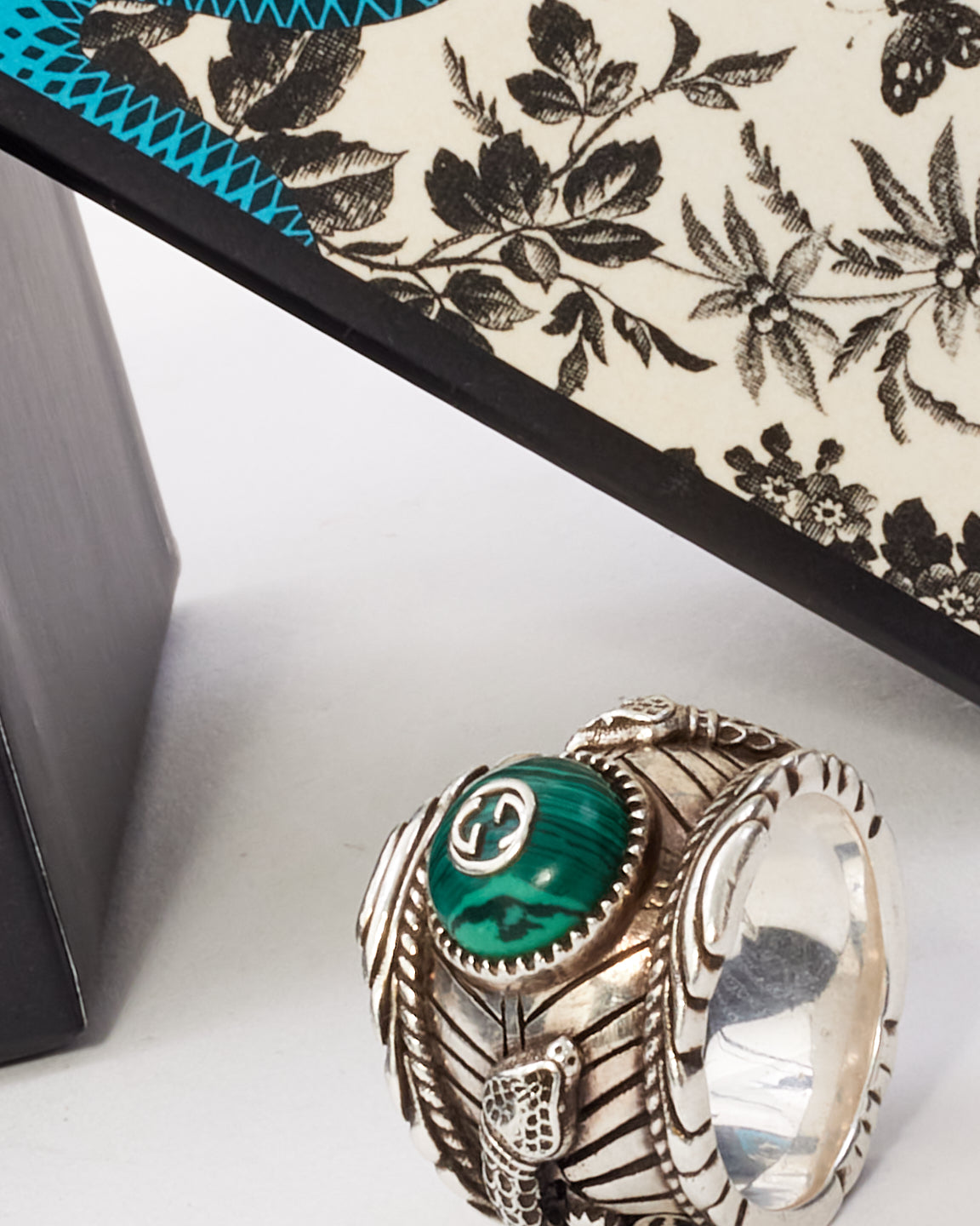 Gucci Silver & Green Resin Garden Cocktail Ring - 19