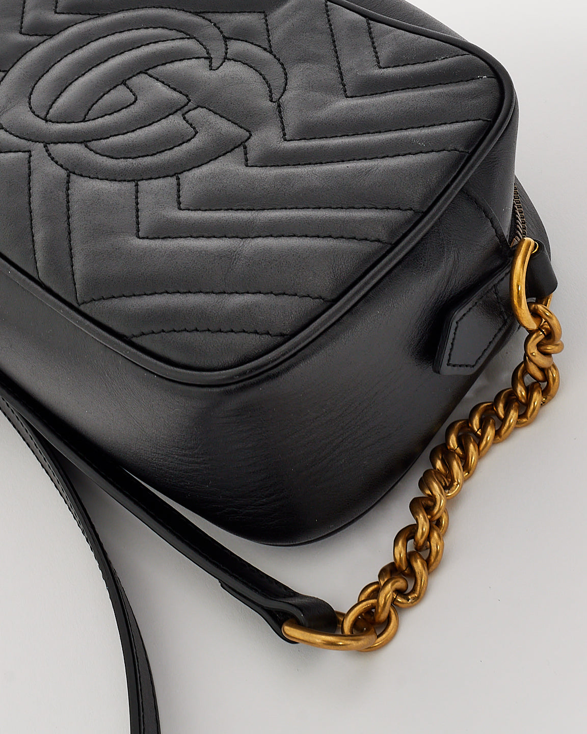 Petit sac pour appareil photo Gucci Marmont GG Matelasse en cuir noir 