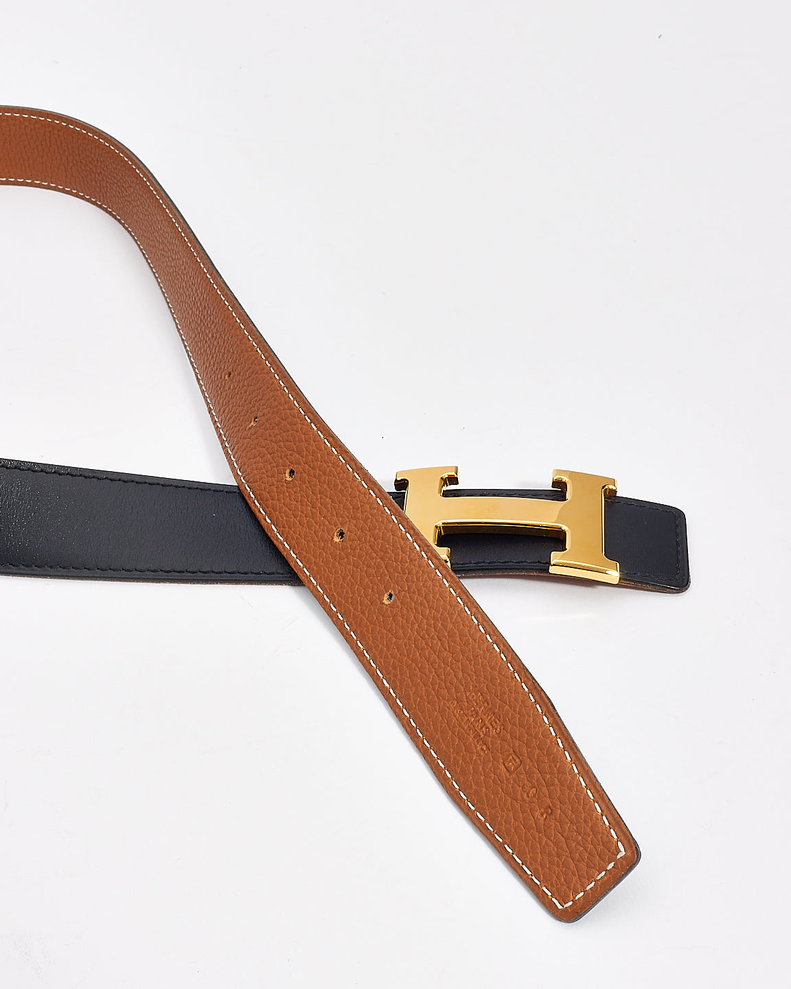 Hermès Ceinture réversible en cuir doré/marine Clemence &amp; Swift avec logo H en or brossé - 90