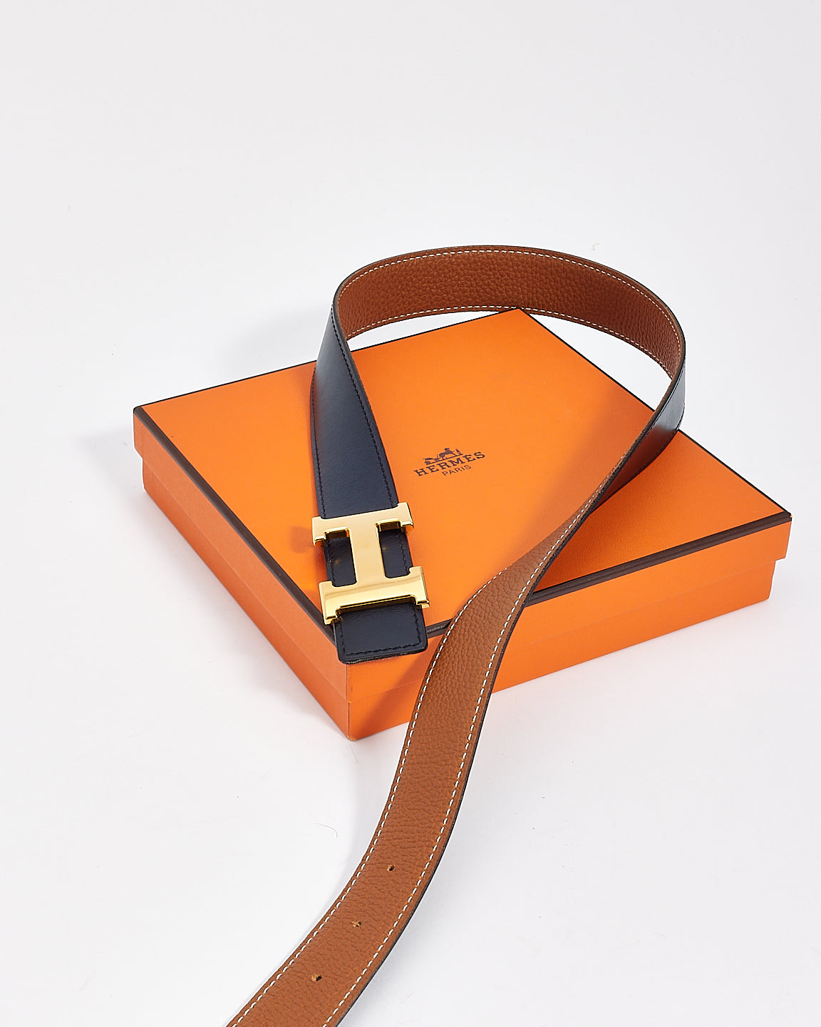 Hermès Ceinture réversible en cuir doré/marine Clemence &amp; Swift avec logo H en or brossé - 90