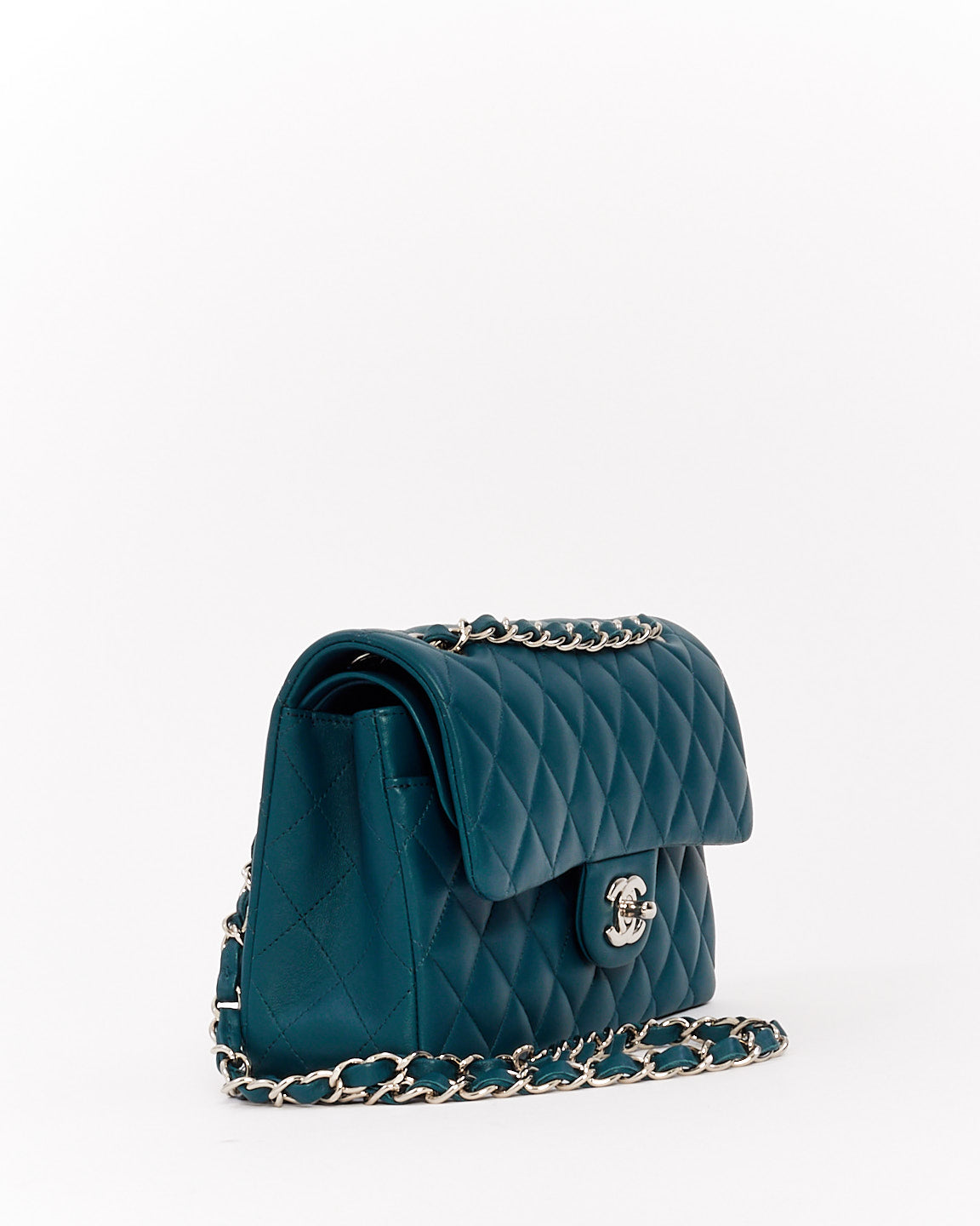 Petit sac classique à double rabat en cuir d'agneau bleu Chanel avec détails argentés