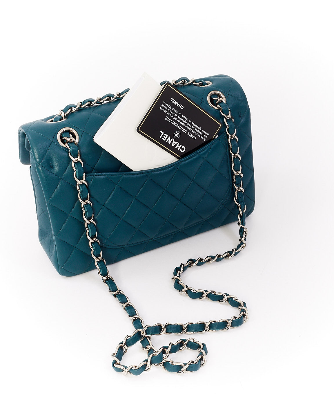 Petit sac classique à double rabat en cuir d'agneau bleu Chanel avec détails argentés