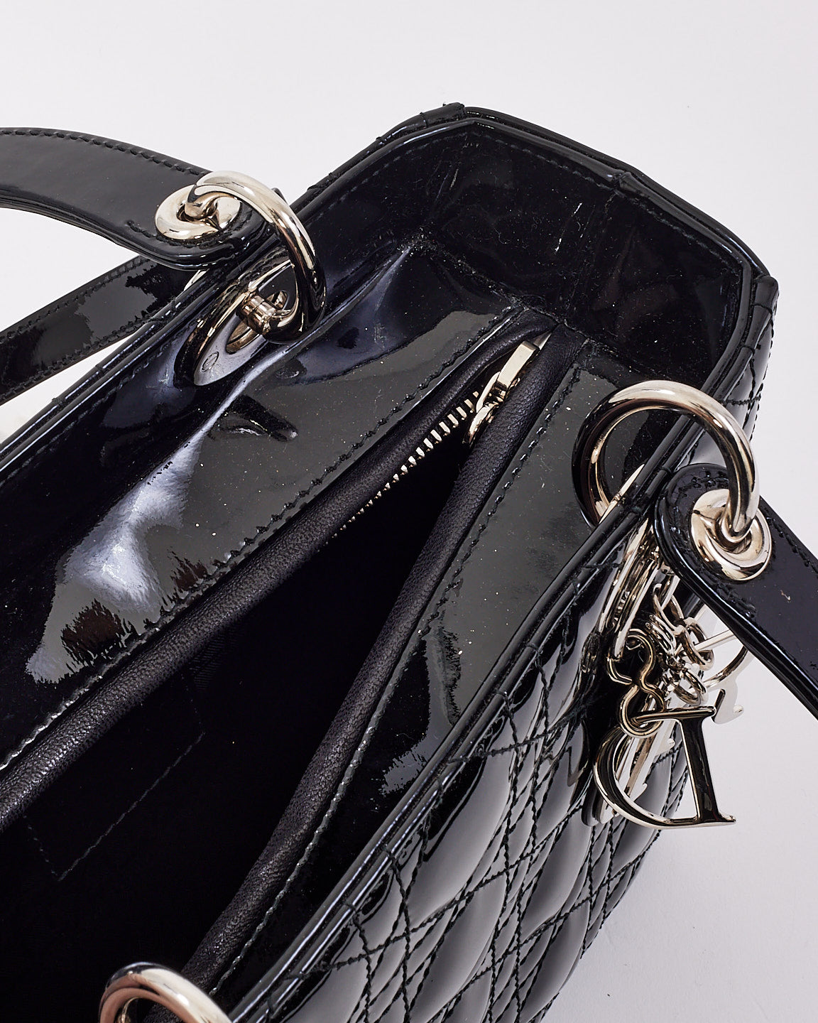 Sac Lady Dior moyen en cuir verni noir Dior