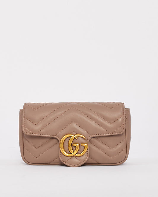 Gucci Sac GG Marmont Super Mini en cuir matelassé beige