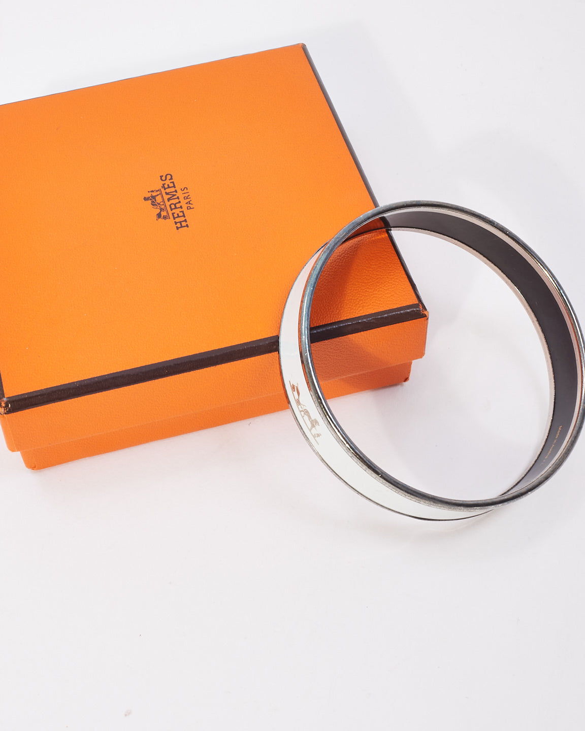 Hermès White & Silver Enamel Caleche Bangle Bracelet - 65(M)