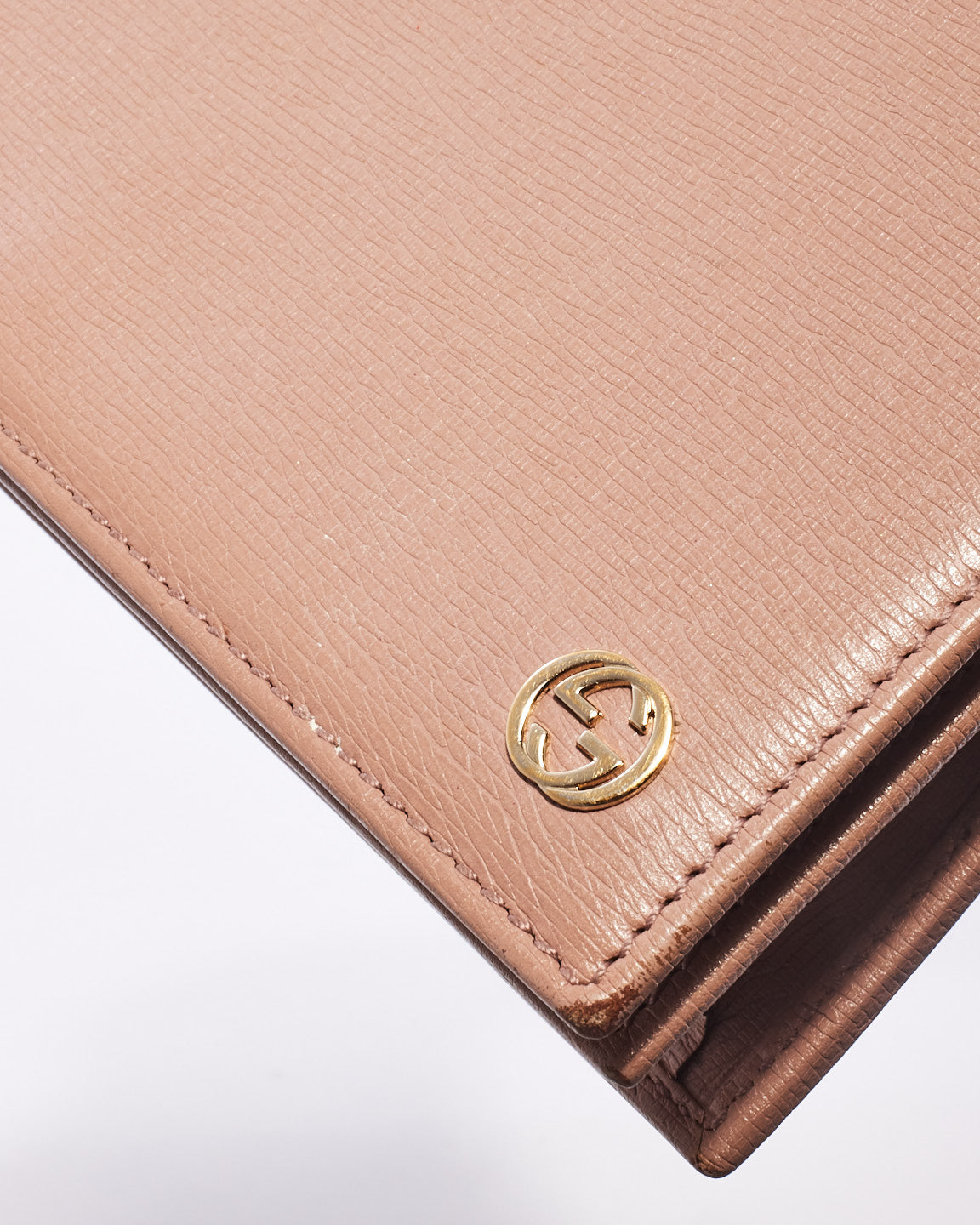 Portefeuille Betty en cuir rose Gucci sur sac à bandoulière chaîne