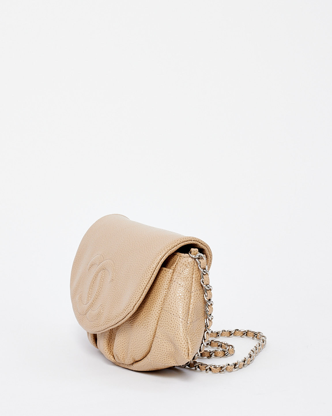 Sac à chaîne demi-lune en cuir caviar beige Chanel avec logo CC