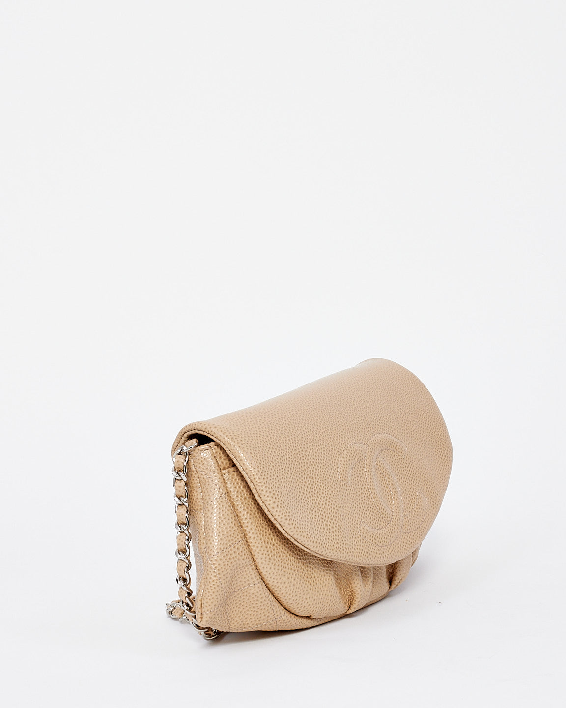 Sac à chaîne demi-lune en cuir caviar beige Chanel avec logo CC