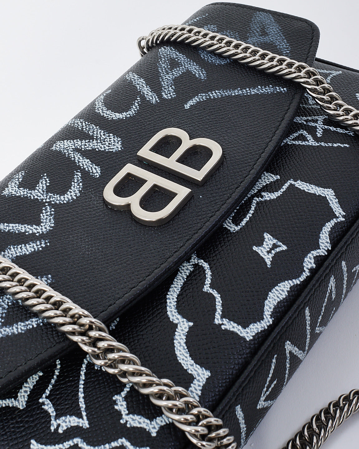 Balenciaga Sac à chaîne BB Graffiti en cuir noir