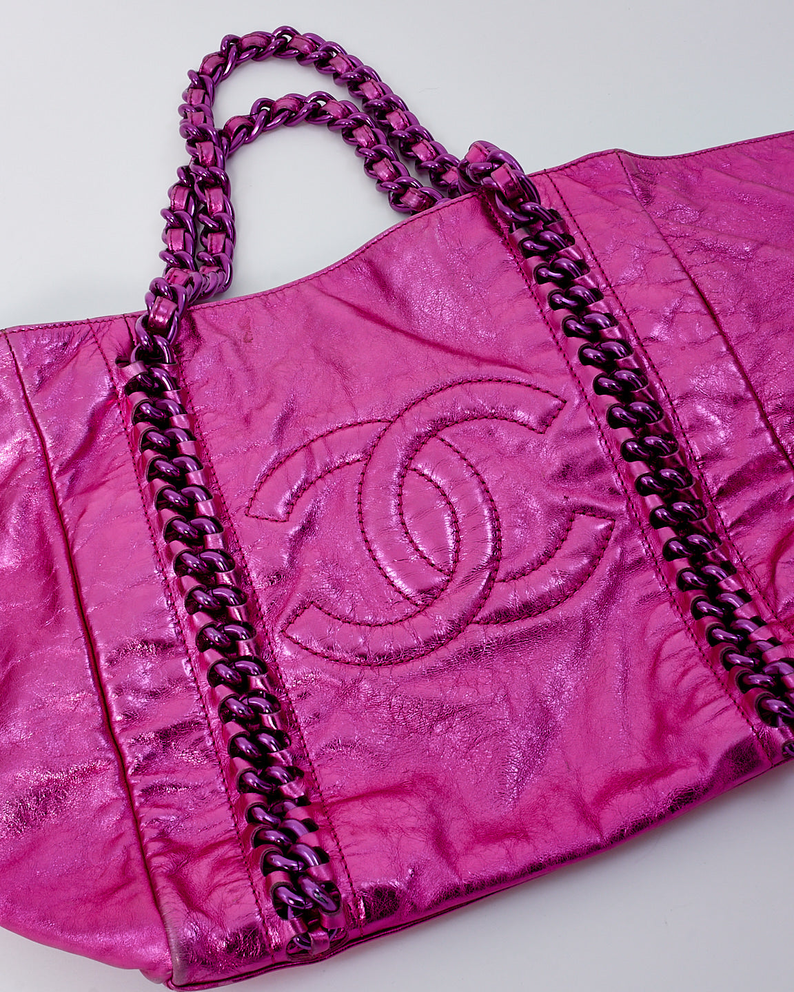 Sac fourre-tout moderne en cuir de veau vieilli rose métallisé Chanel