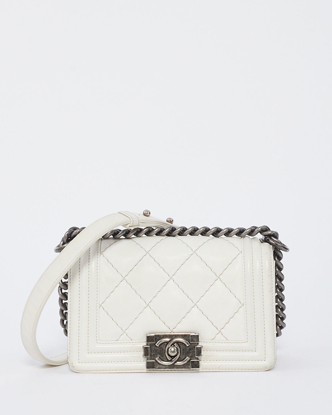 Sac petit garçon en cuir d'agneau matelassé blanc Chanel SHW