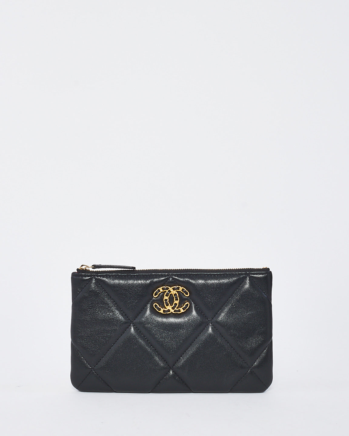 Pochette 19 en cuir matelassé noir Chanel