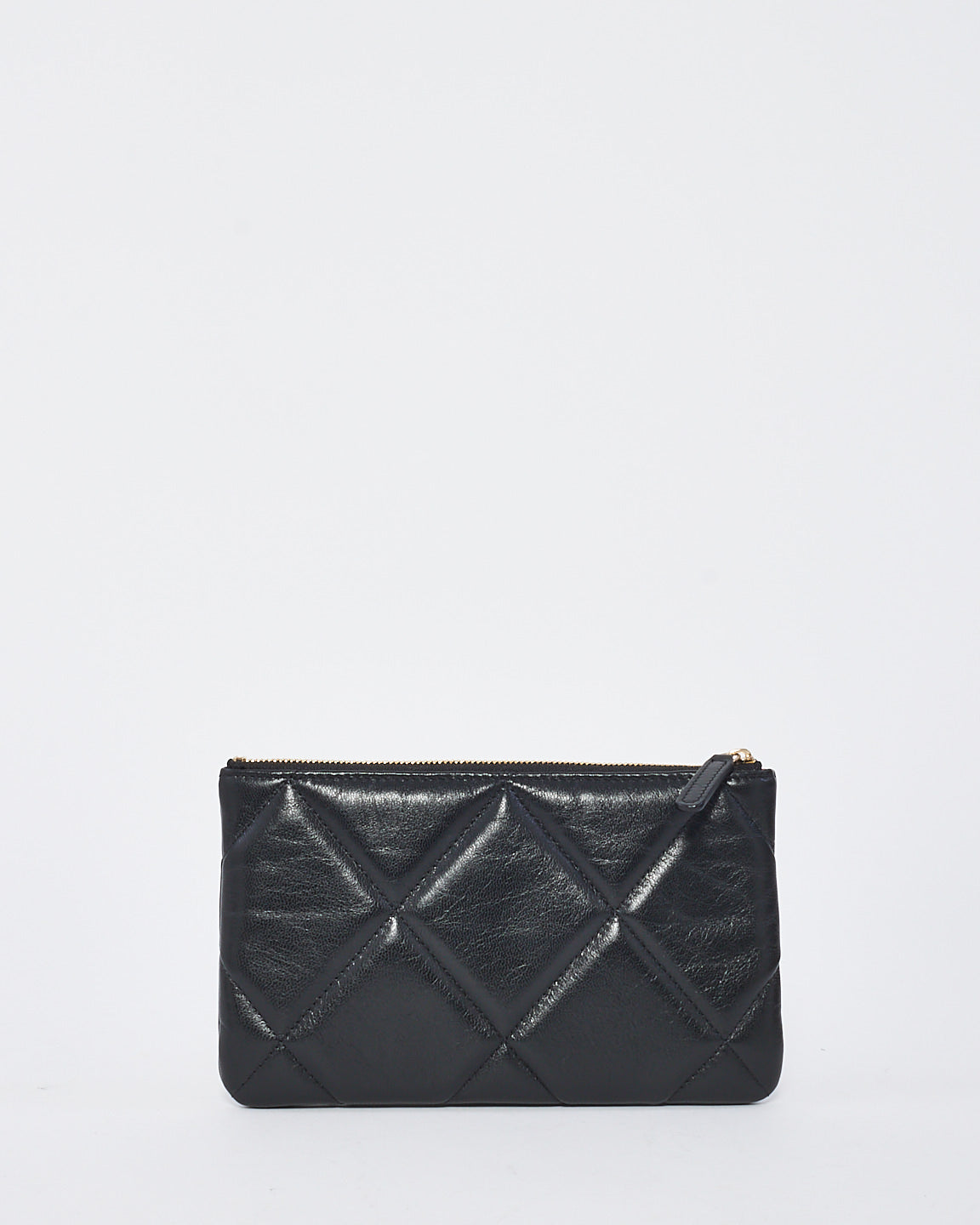 Pochette 19 en cuir matelassé noir Chanel