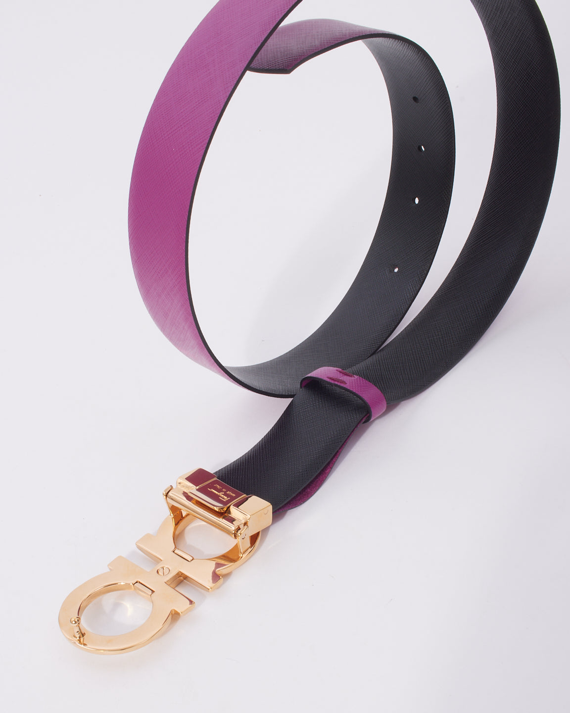 Salvatore Ferragamo Ceinture Gancini réglable réversible en cuir violet et noir