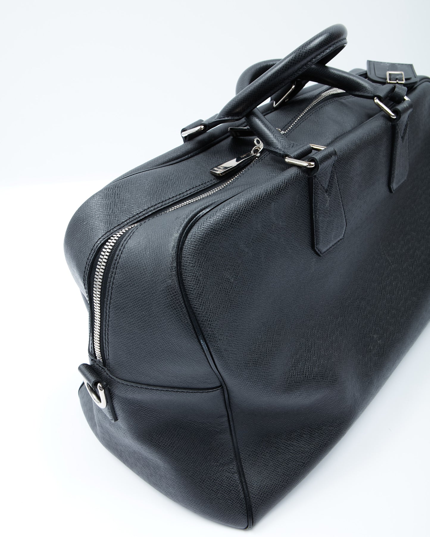 Sac de voyage Neo Kendall en cuir Taiga noir Louis Vuitton