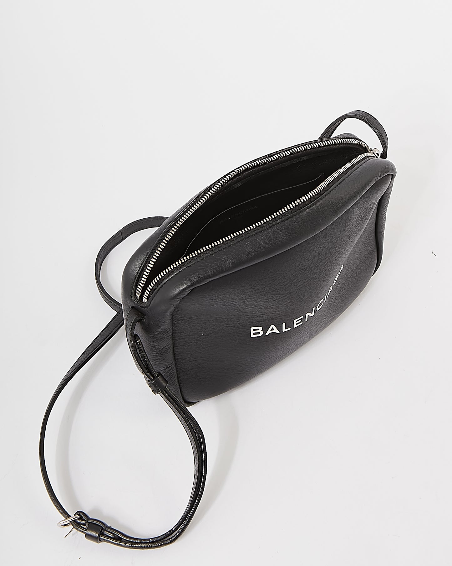 Balenciaga Sac photo Everyday Logo S en cuir noir