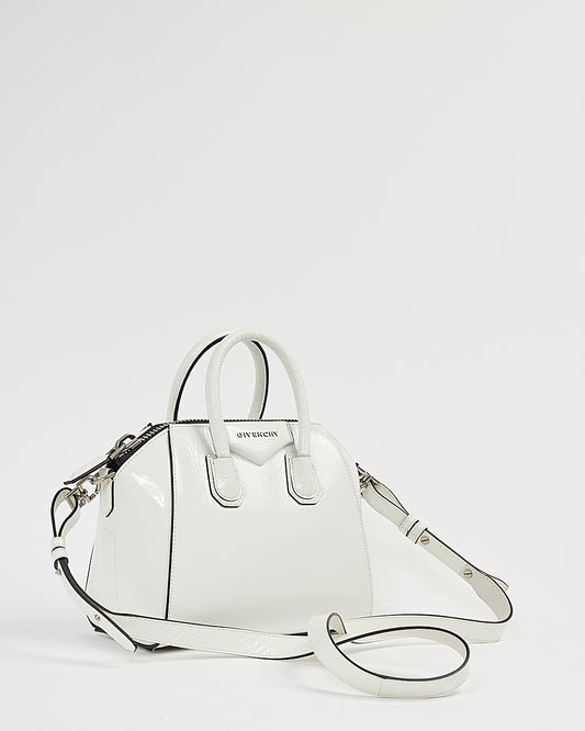 Mini sac Antigona en cuir verni blanc froissé Givenchy