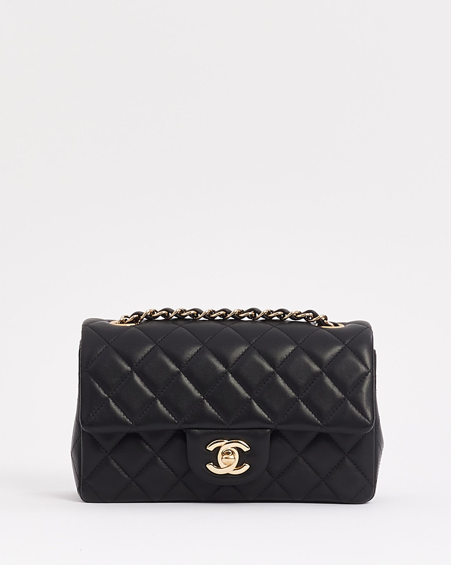 Mini sac à rabat classique en cuir d'agneau noir Chanel - GHW