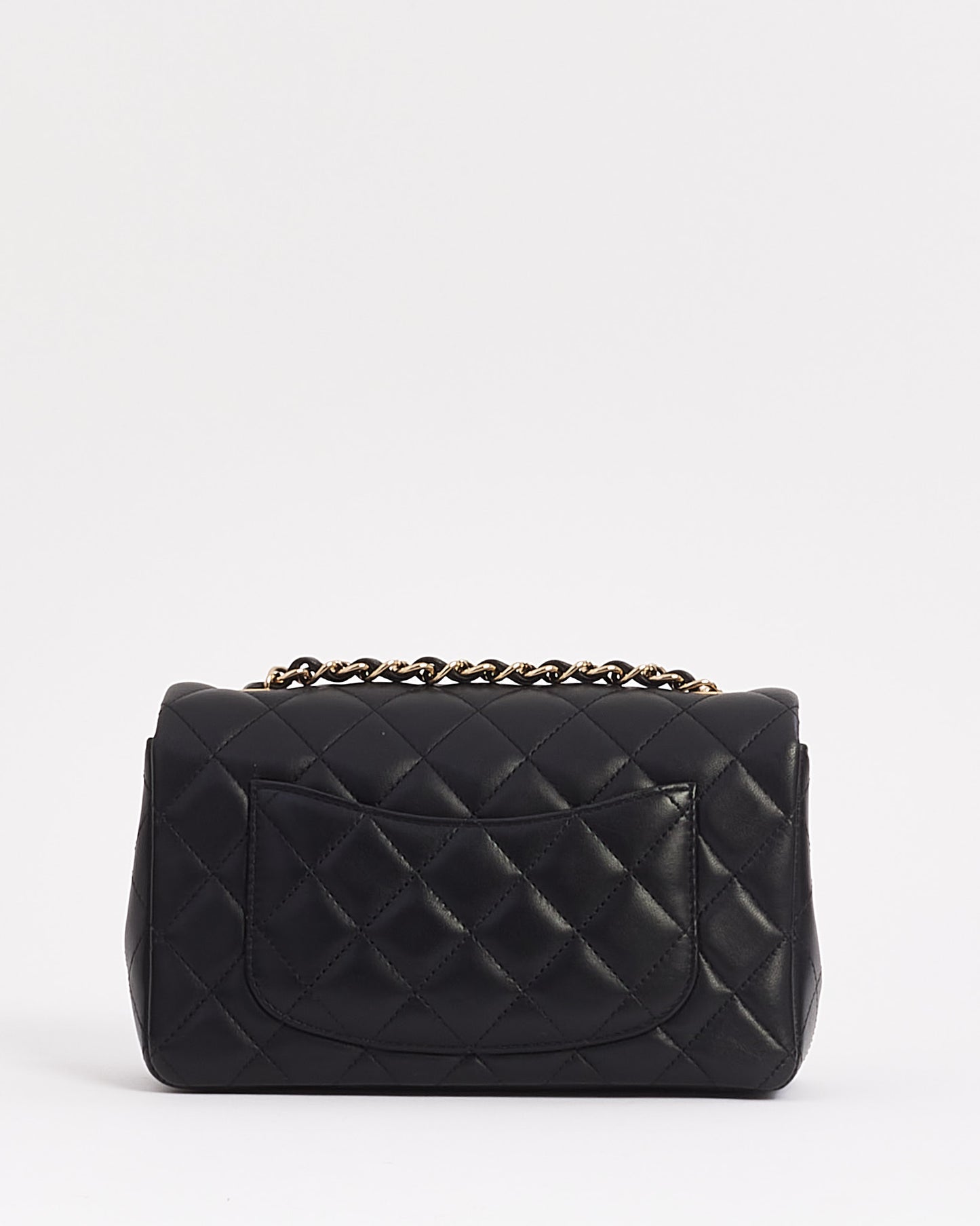 Mini sac à rabat classique en cuir d'agneau noir Chanel - GHW