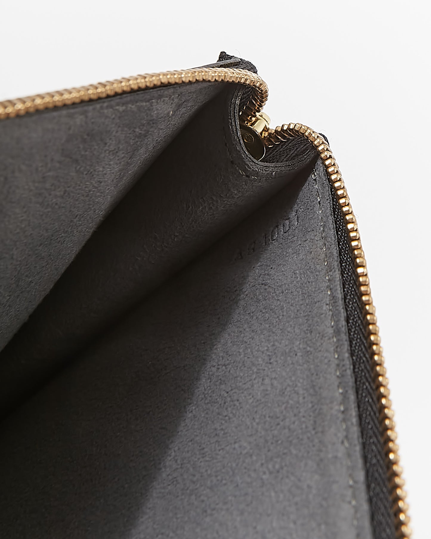 Sac à bandoulière Louis Vuitton Pochette en cuir épi noir