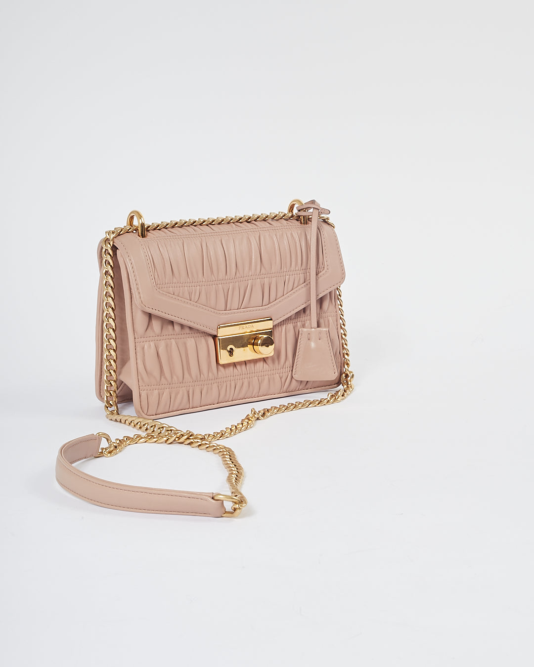 Sac à bandoulière avec chaîne et cadenas en cuir Gauffre rose Prada