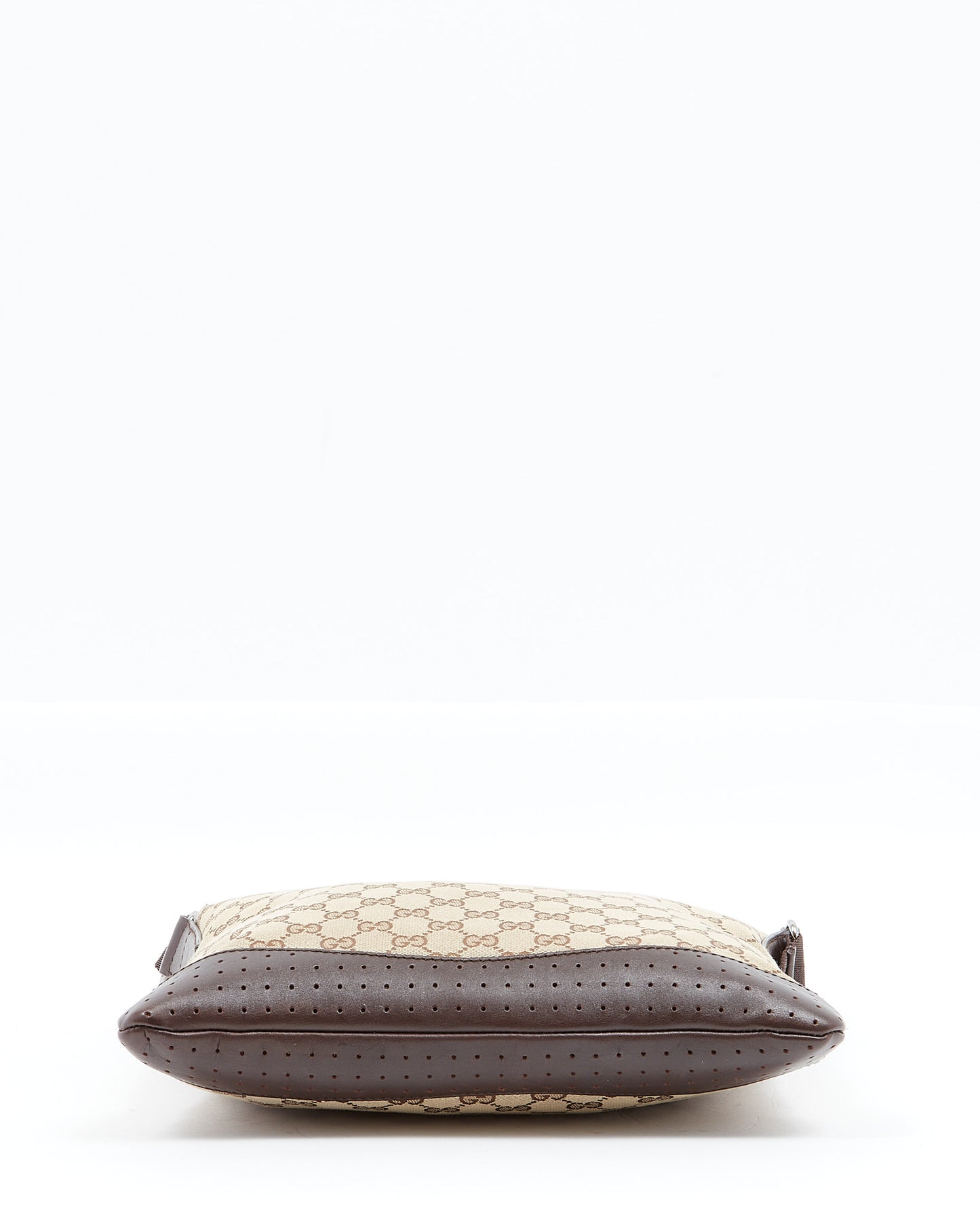 Sac à bandoulière plat en cuir perforé en toile marron GG Gucci