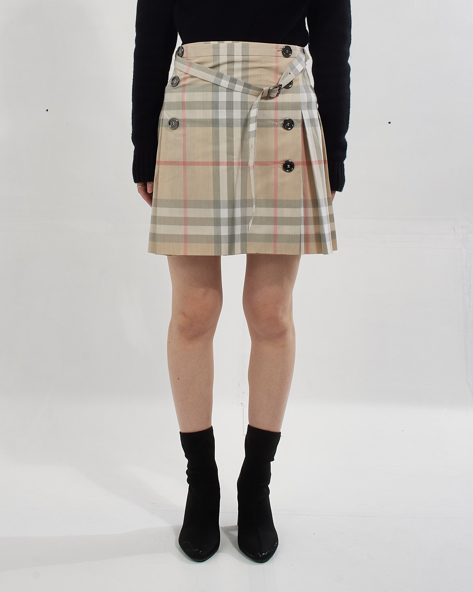 Burberry skirt buttons hotsell